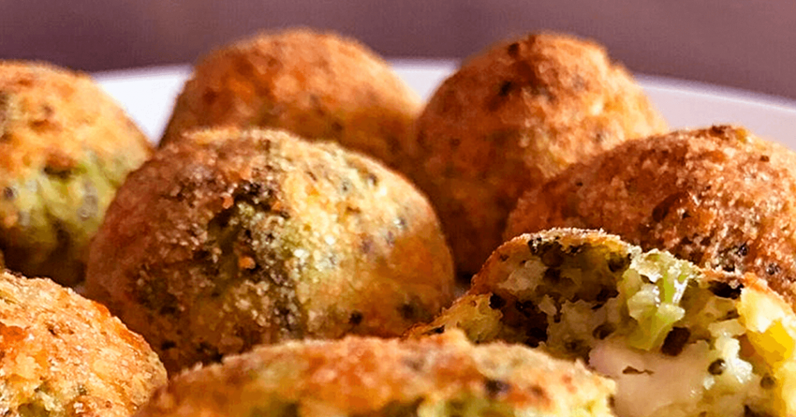 Bolinhos assados de arroz com brócolis